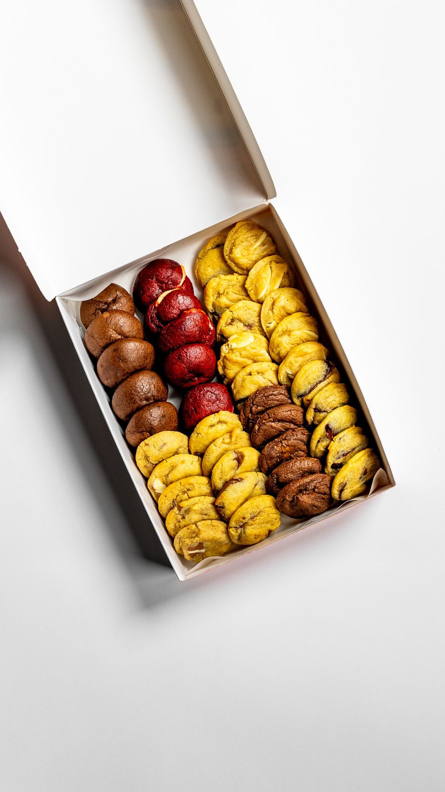 Sweet Celebration Deluxe Dessert Box